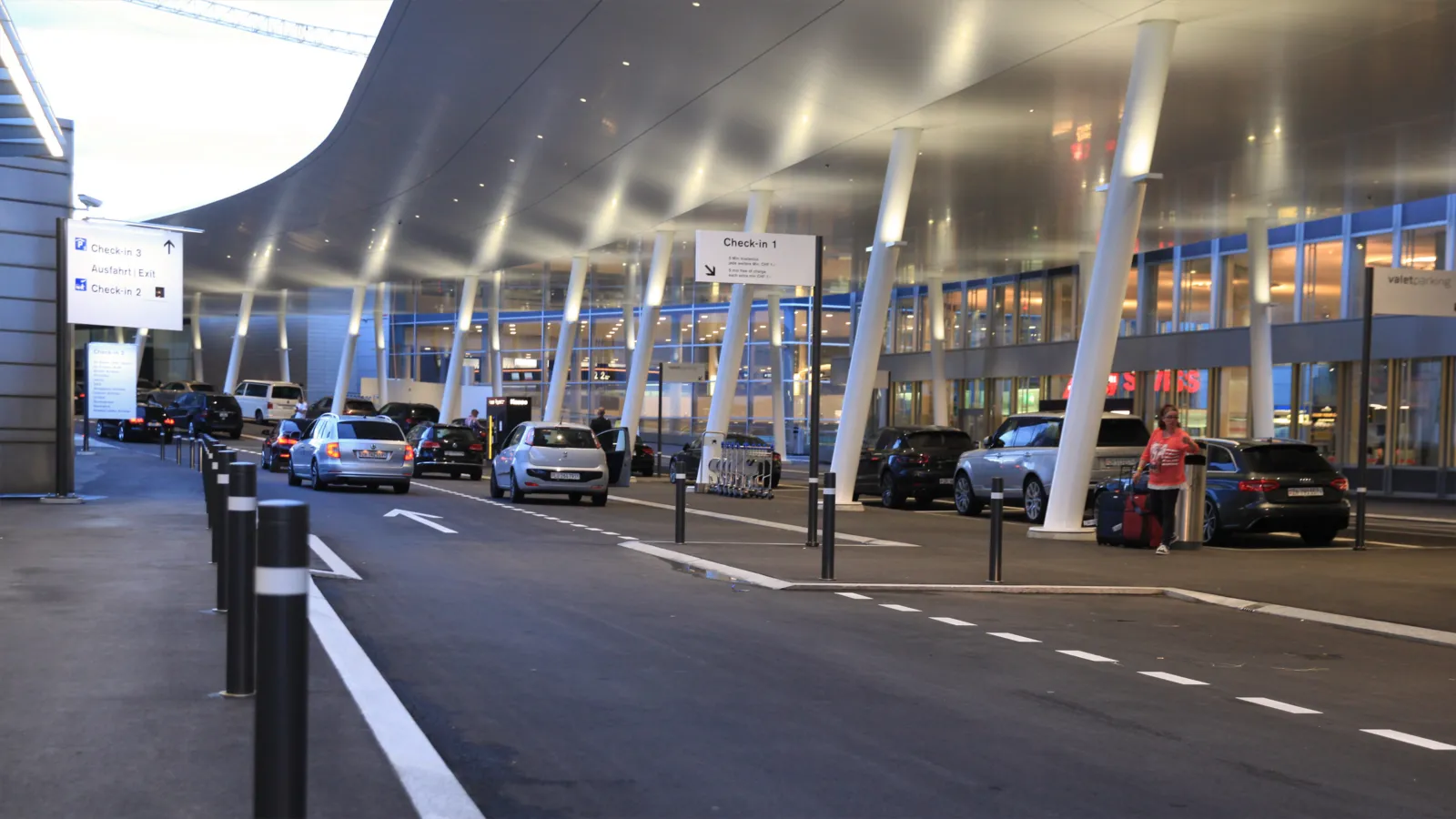 Bild Vorfahrt Flughafen Zürich